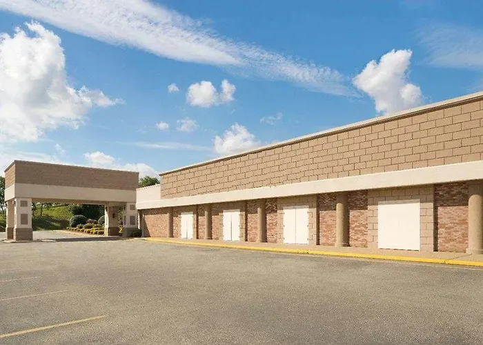 Ramada By Wyndham Uniontown
